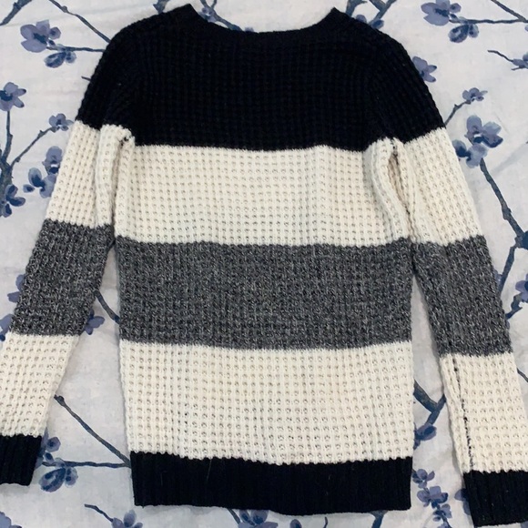 Forever 21 Knit Sweater - Picture 2 of 6